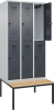 Doppelst. Schrank EVOLO
mit untergeb. Sitzbank
RAL7035/7016, 3x2Abteile - More 1