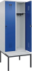 Garderobenschrank EVOLO
mit U.-Bank, KST-Leisten
RAL 7035/5010, 2 Abteile - More 1