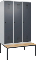 Garderobenschrank EVOLO
mit untergeb. Sitzbank
RAL 7035/7016, 3 Abteile