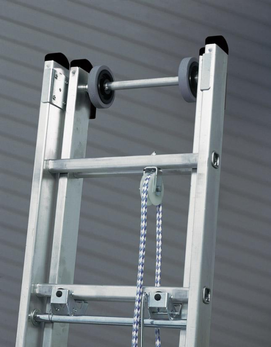 Alu-Seilzugleiter
3x16 Sprossen
Leiterlänge 4,70m eingef. - Detail 1