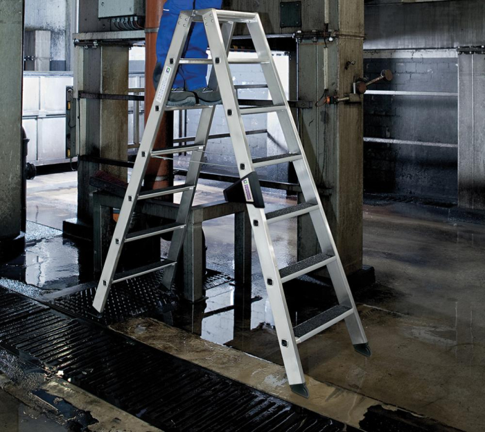 Alu-Stehleiter
2x7 Stufen clip-step R13
Gesamthöhe 1,61 m - Detail 1