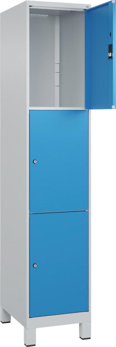 Fächerschrank CLASSIC
B400xT500xH1950 mm
RAL 7035/5012, 1x3 Fächer - Detail 1