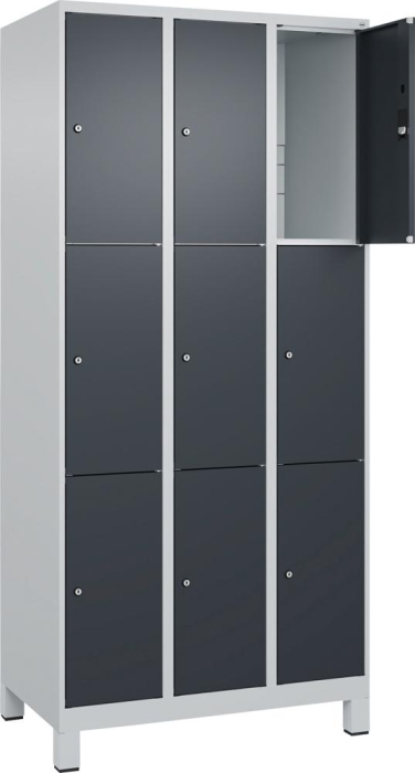 Fächerschrank CLASSIC
B900xT500xH1950 mm
RAL 7035/7016, 3x3 Fächer - Detail 1