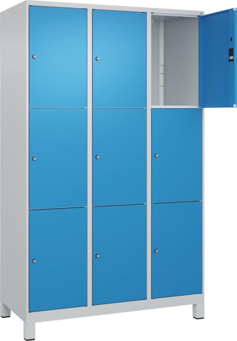 Fächerschrank CLASSIC
B1200xT500xH1950 mm
RAL 7035/5012, 3x3 Fächer - Detail 1