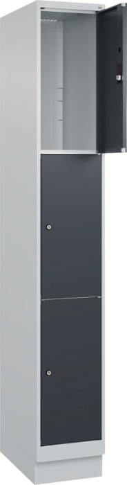 Fächerschrank CLASSIC
B300xT500xH1950 mm
RAL 7035/7016, 1x3 Fächer - Detail 1