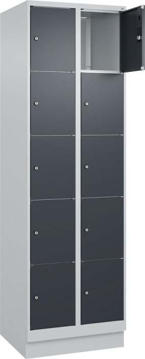Fächerschrank CLASSIC
B600xT500xH1950 mm
RAL 7035/7016, 2x5 Fächer - Detail 1