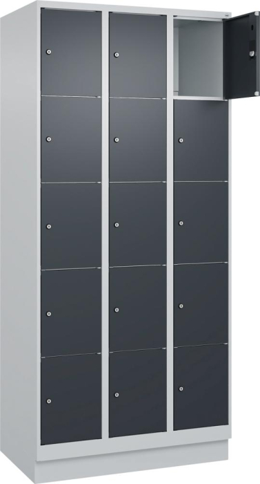Fächerschrank CLASSIC
B900xT500xH1950 mm
RAL 7035/7016, 3x5 Fächer - Detail 1