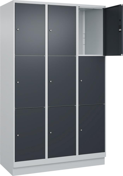 Fächerschrank CLASSIC
B1200xT500xH1950 mm
RAL 7035/7016, 3x3 Fächer - Detail 1