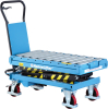 Hubtischwagen m. Rollenb.
Tischmaß: 1025x535
300 kg Tragfähigkeit - More 3