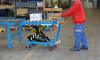 Hubtischwagen m. Rollenb.
Tischmaß: 1025x535
500 kg Tragfähigkeit - More 8